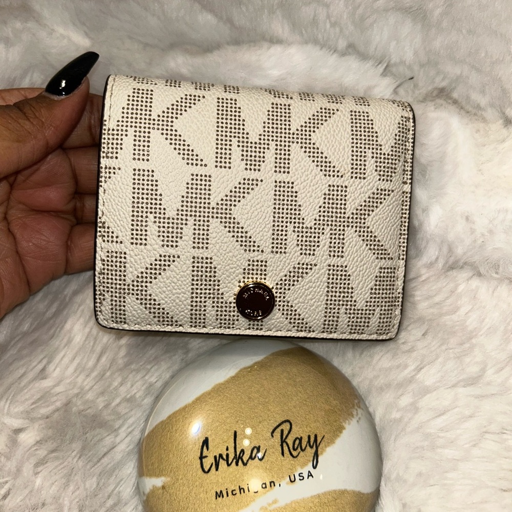 Michael Kors Compact Wallet‎